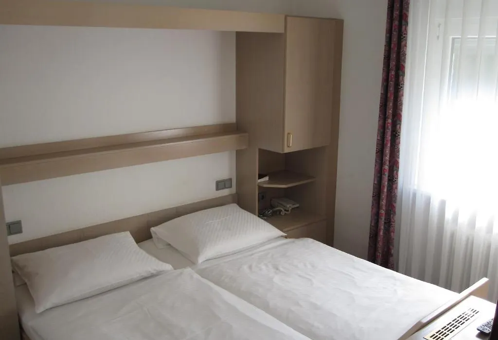 Hotel Maifelder Hof-1