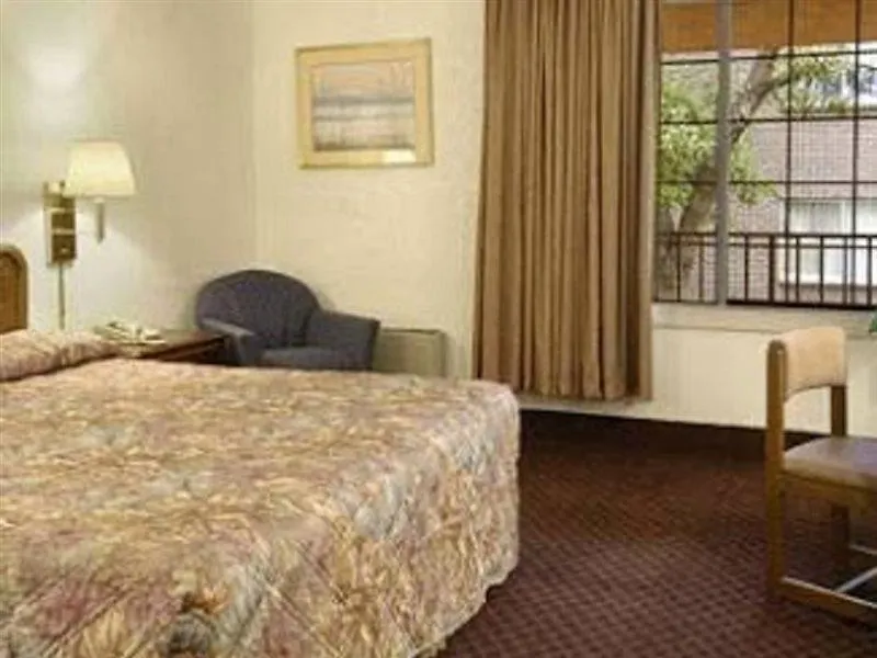 Rodeway Inn & Suites-1