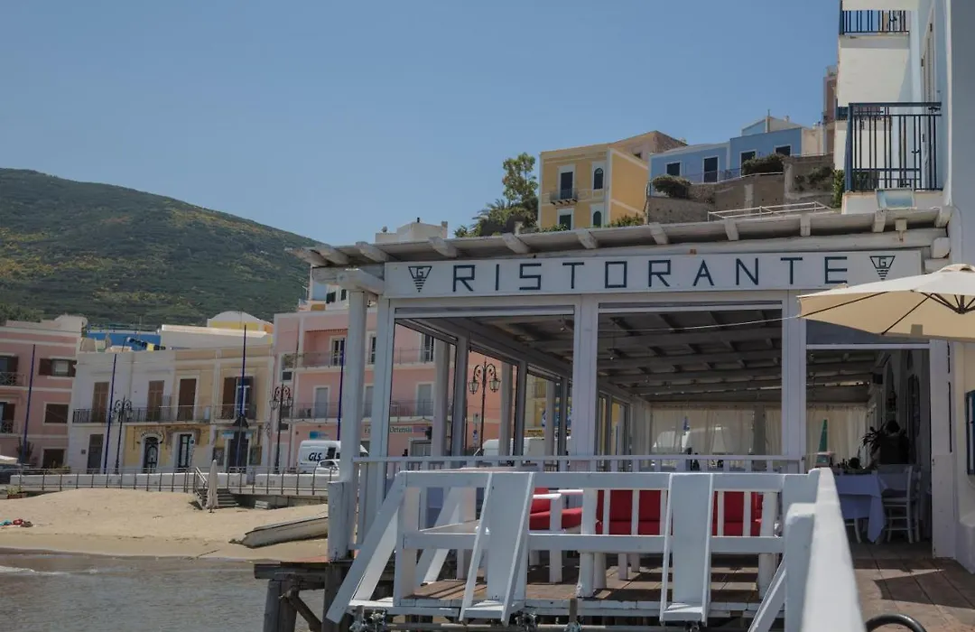 Hotel Gennarino A Mare-1