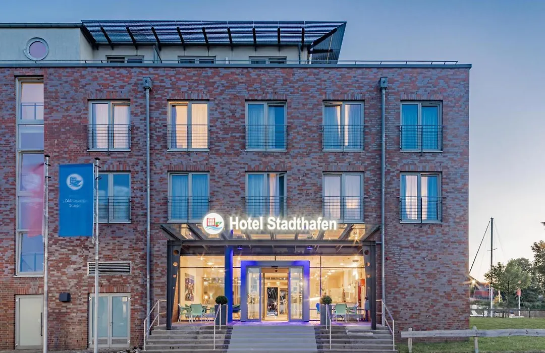Hotel Stadthafen Stade-1
