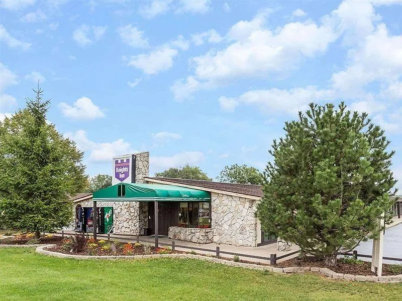 Knights Inn Racine-1