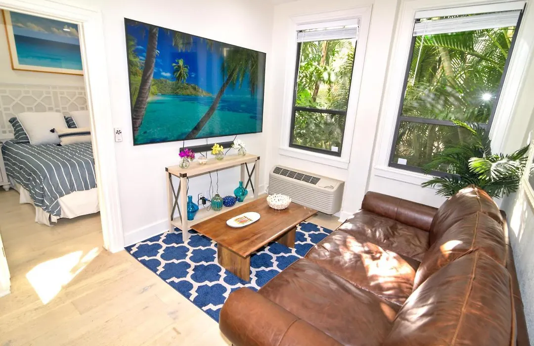 Palm Beach Paradise Walk To Beach Pool Wifi 86" Tv Wifi-1