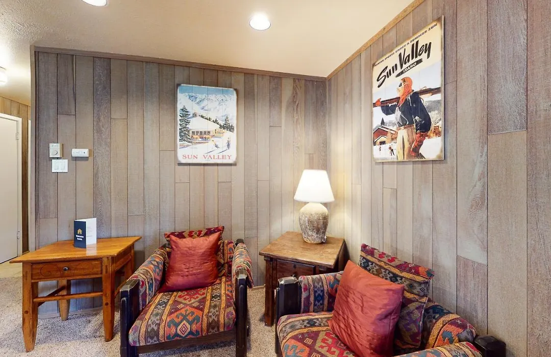 Cozy Cottonwood Getaway-1