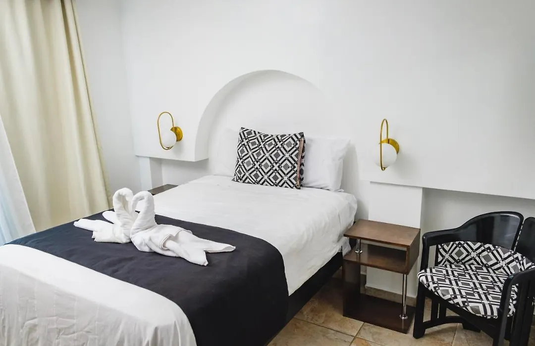 Hotel Revolucion-1
