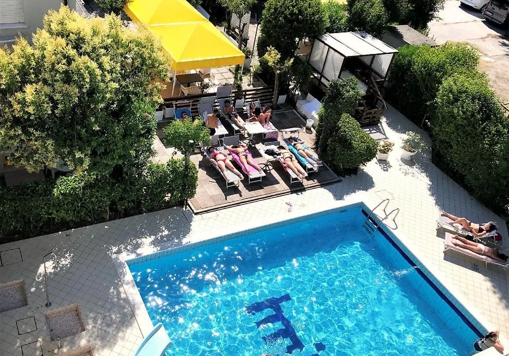Hotel Marzia con Piscina-1