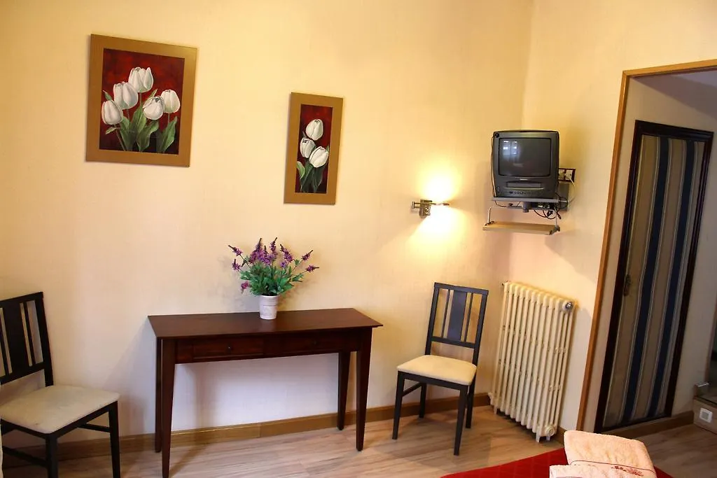 Hostal De La Torre Hostal Economico-1