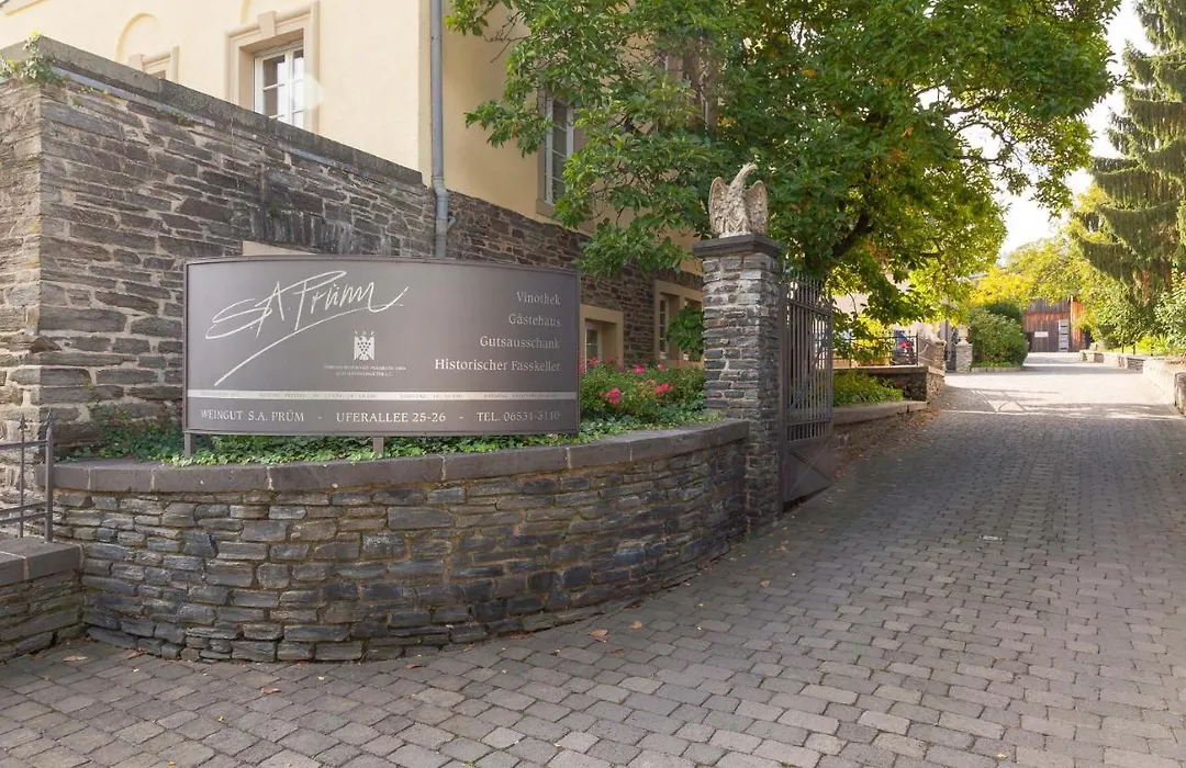 Wein- und Landhaus S A Prüm-1