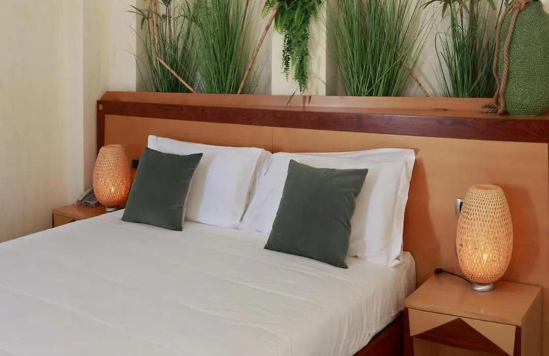Piccadilly Hotel-1