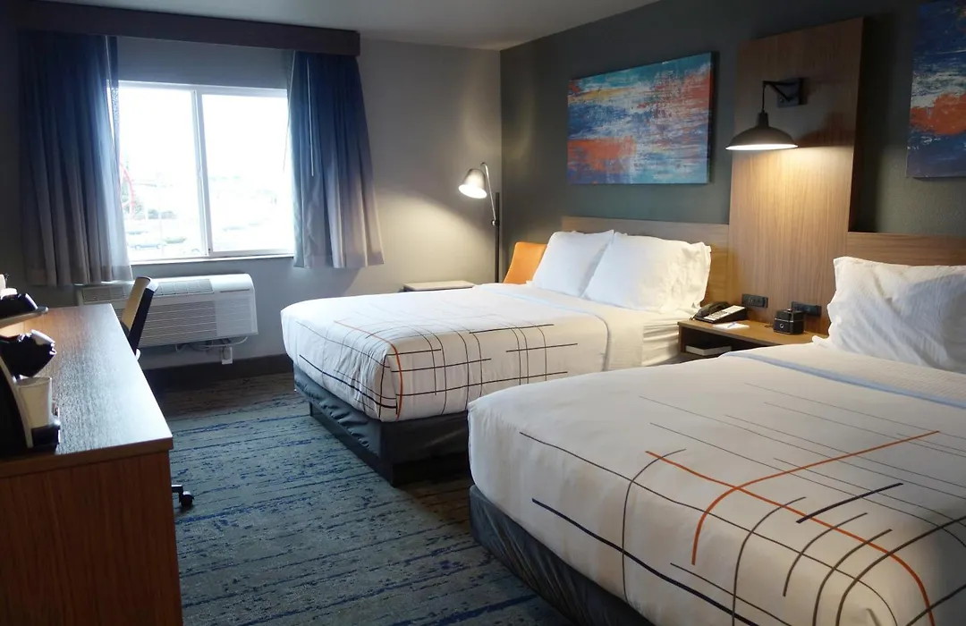 La Quinta Inn & Suites By Wyndham Springfield-1