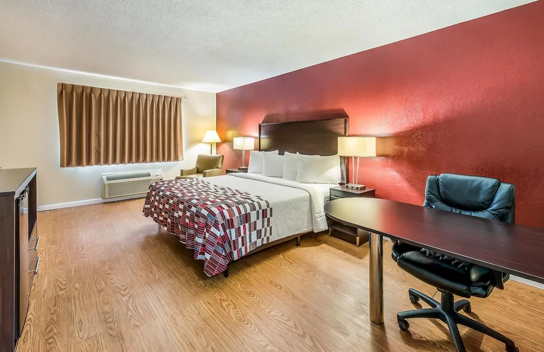 Red Roof Inn & Suites Wapakoneta-1