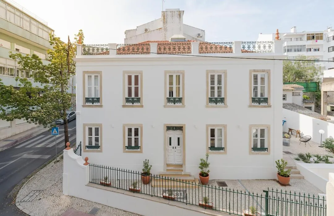 Almada Villa-1