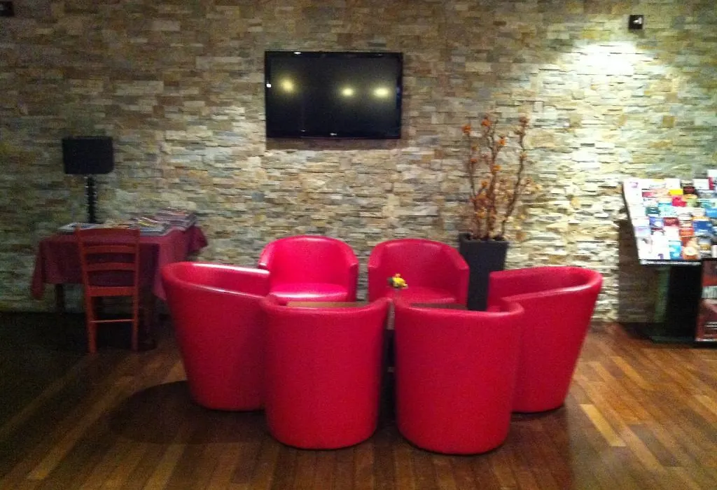 Comfort Hotel Poissy Technoparc-1
