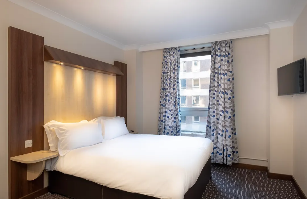 City Sleeper At Royal National Hotel-1