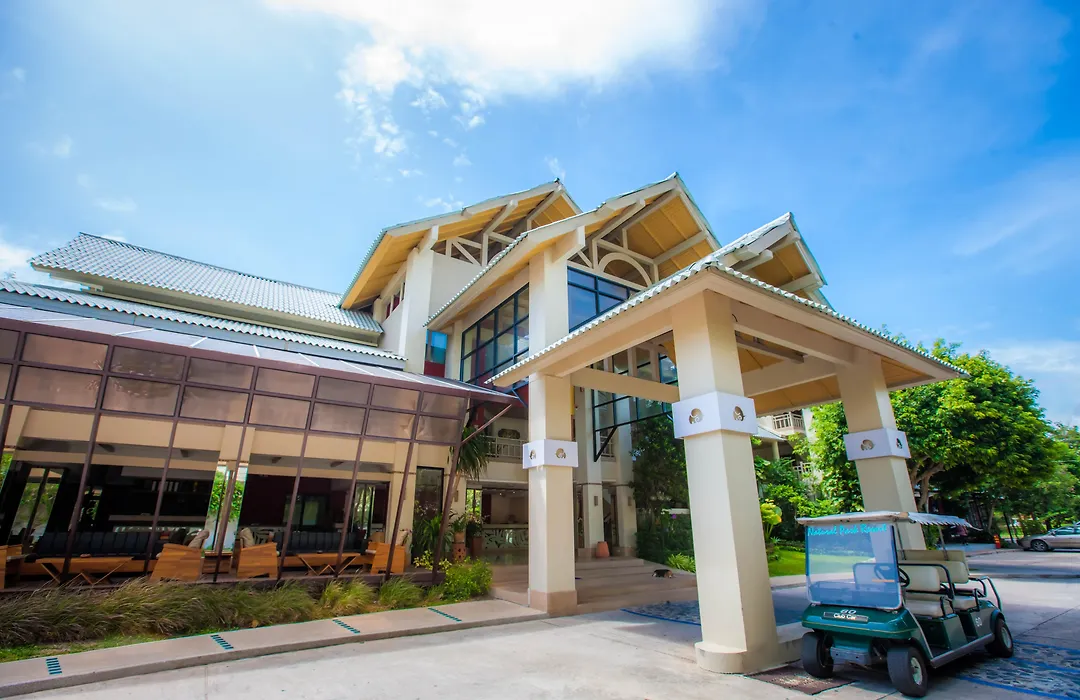 Natural Park Resort Pattaya-1
