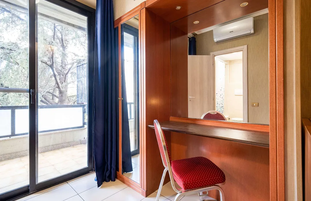 Quality Hotel Rouge Et Noir-1