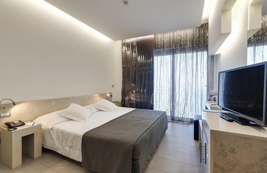 Smy Aran Blu Roma Mare (Adults Only)-1