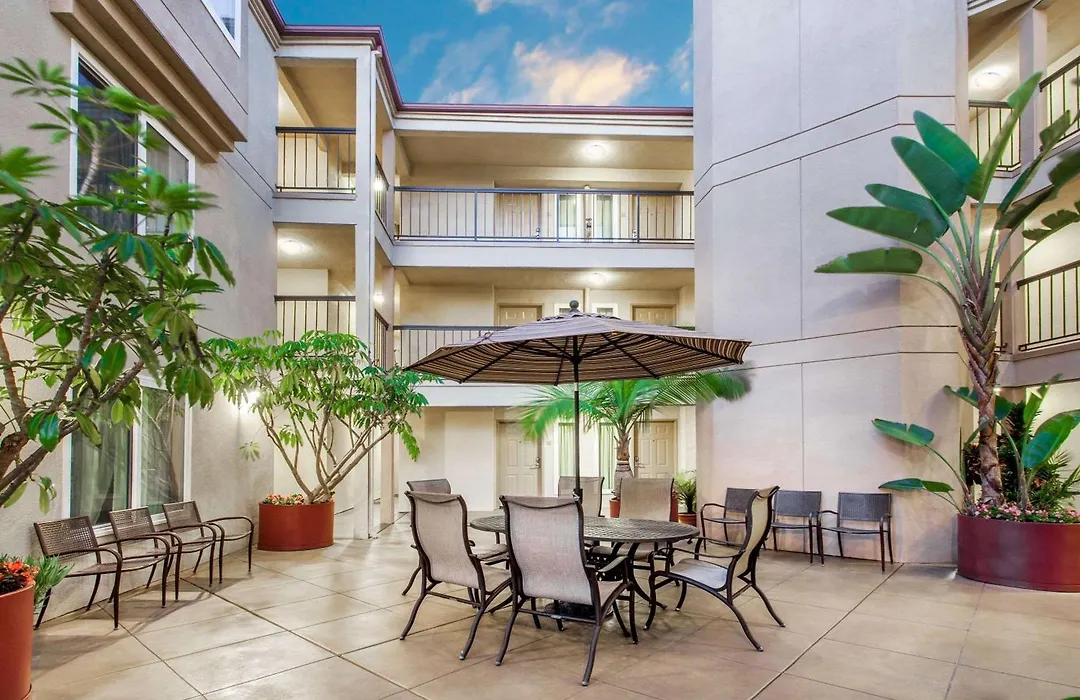 Days Inn By Wyndham Carlsbad-1