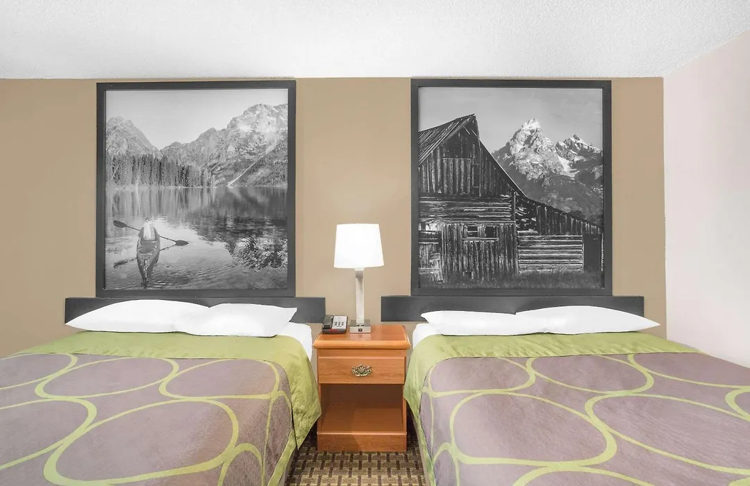 Super 8 By Wyndham Riverton-1