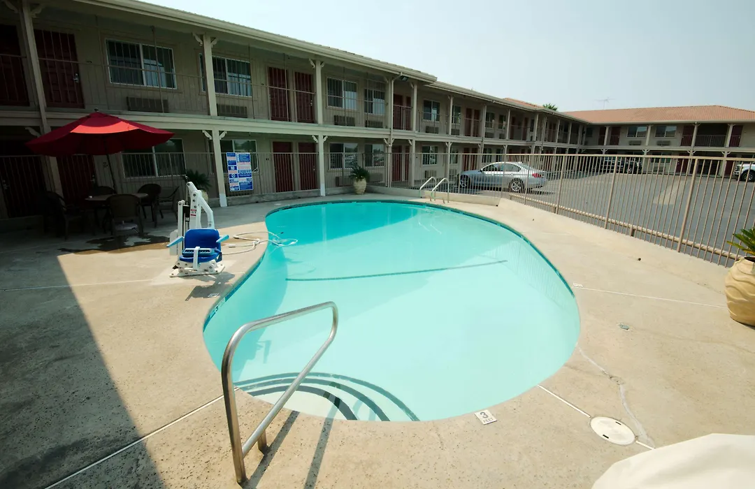 Best Western Hanford Inn-1