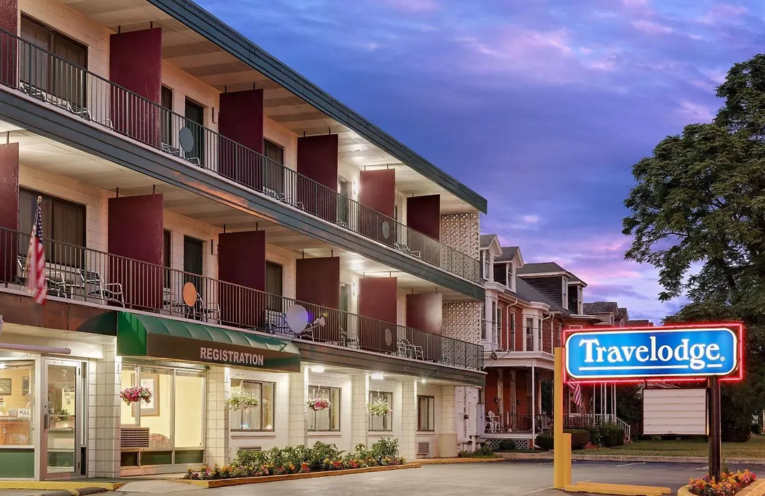 Travelodge By Wyndham Chambersburg-1