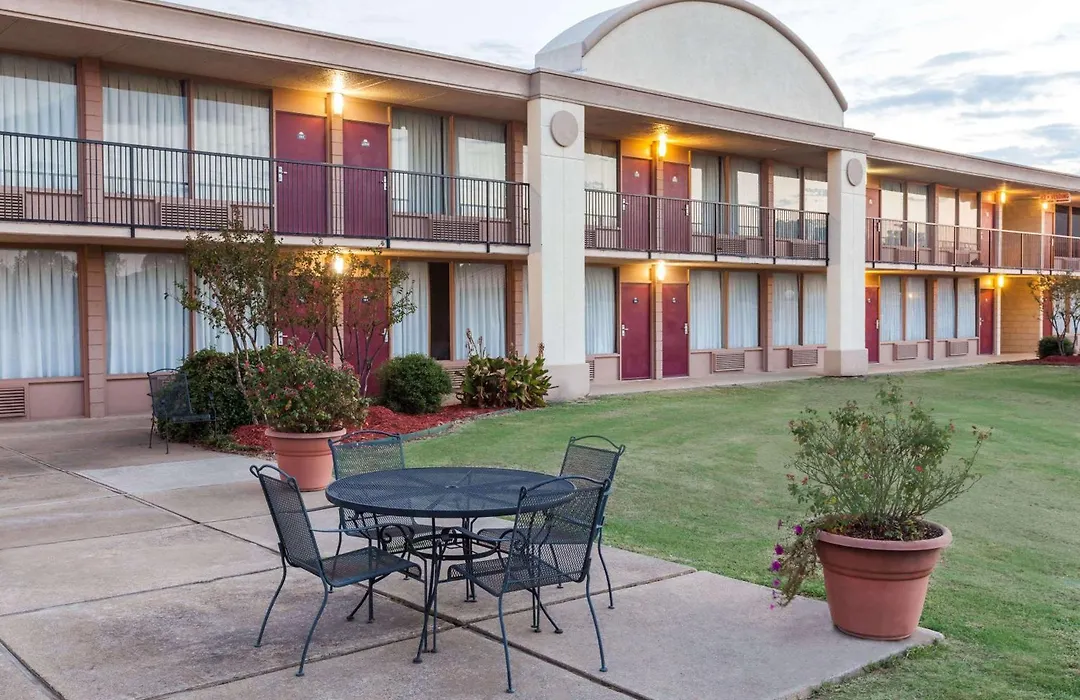 Days Inn By Wyndham Hillsboro Tx-1