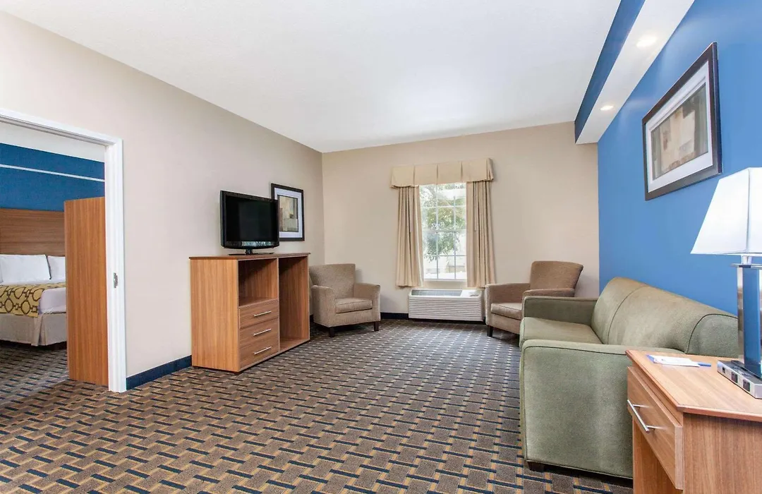 Baymont By Wyndham Jacksonville/Butler Blvd-1