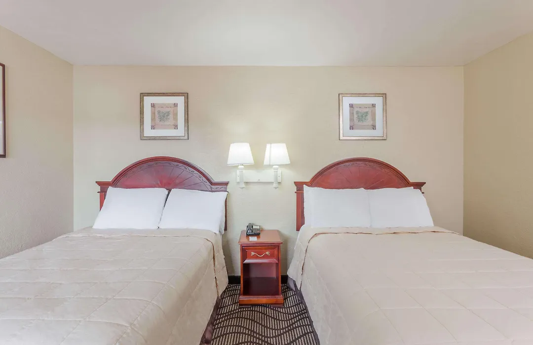 Travelodge By Wyndham Victorville-1