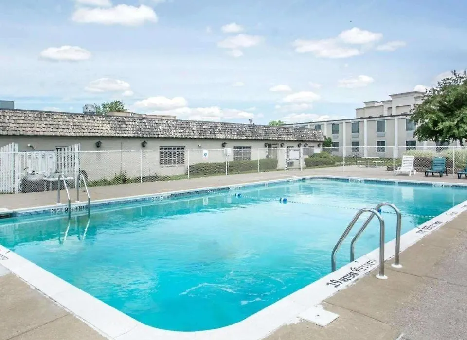 Quality Inn Geneseo-1