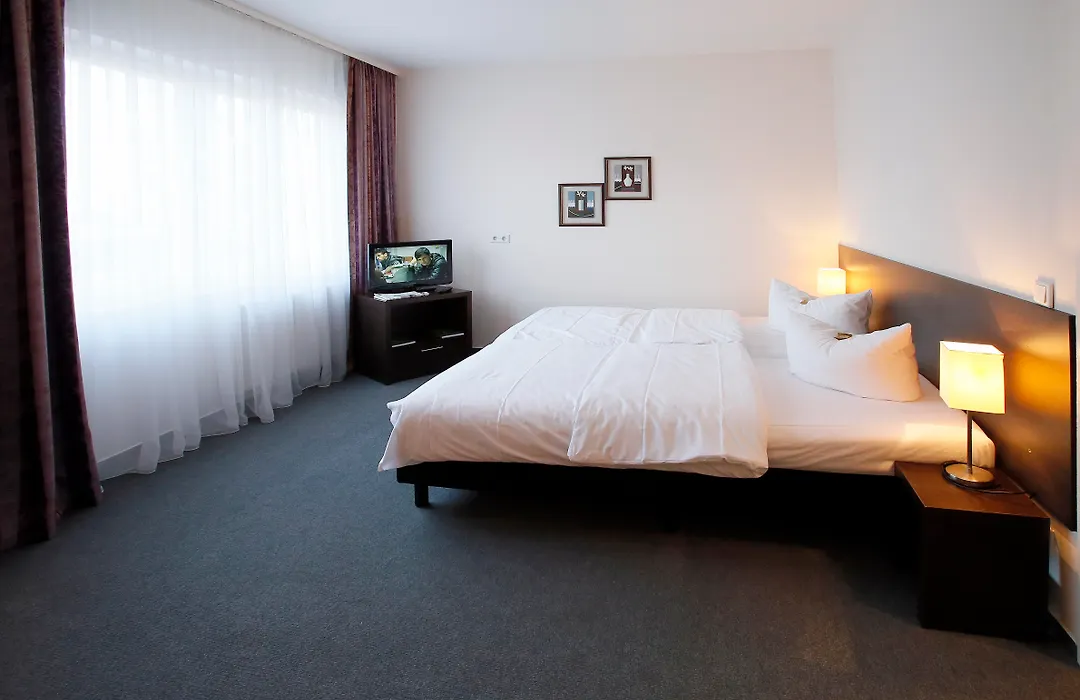 Hotel Luetzow-1