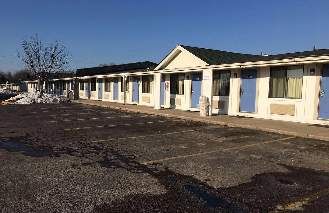 Travelodge By Wyndham Benton Harbor Mi-1