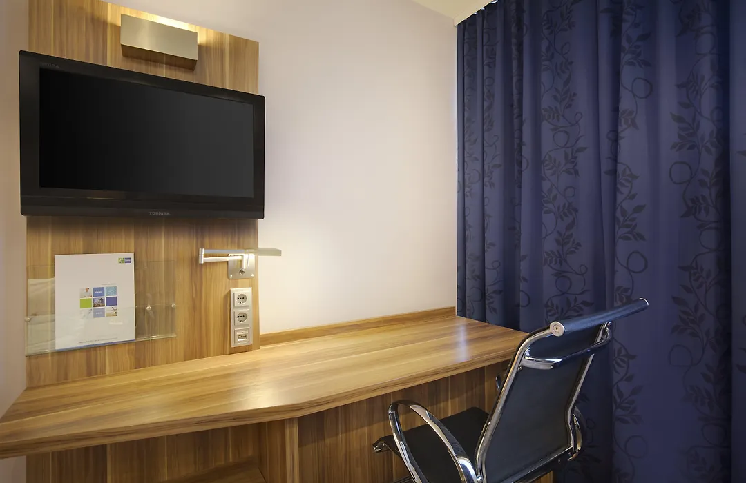 Premier Inn Hamburg City Alster-1