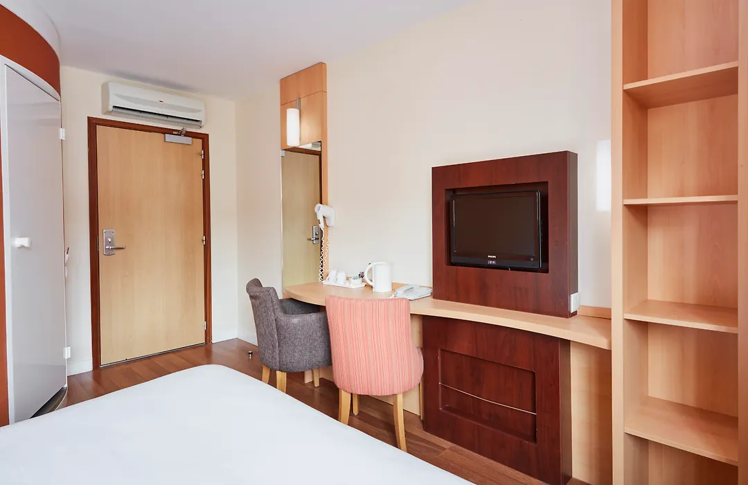 Ibis Belfast City Centre-1