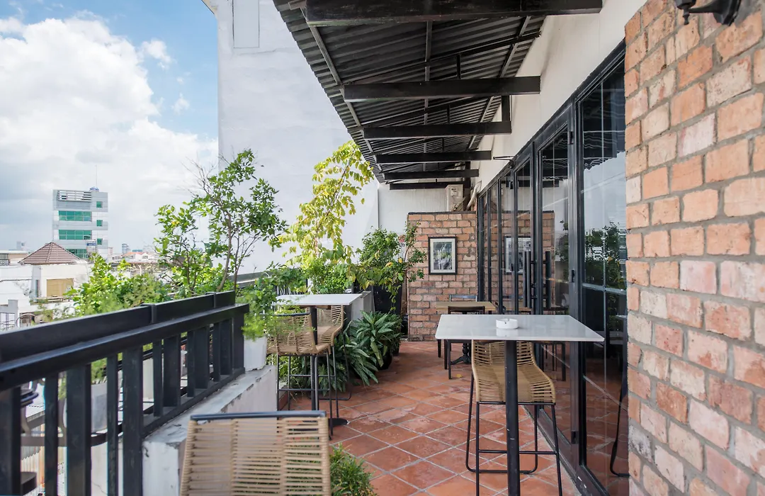 The Alcove Library Hotel-1