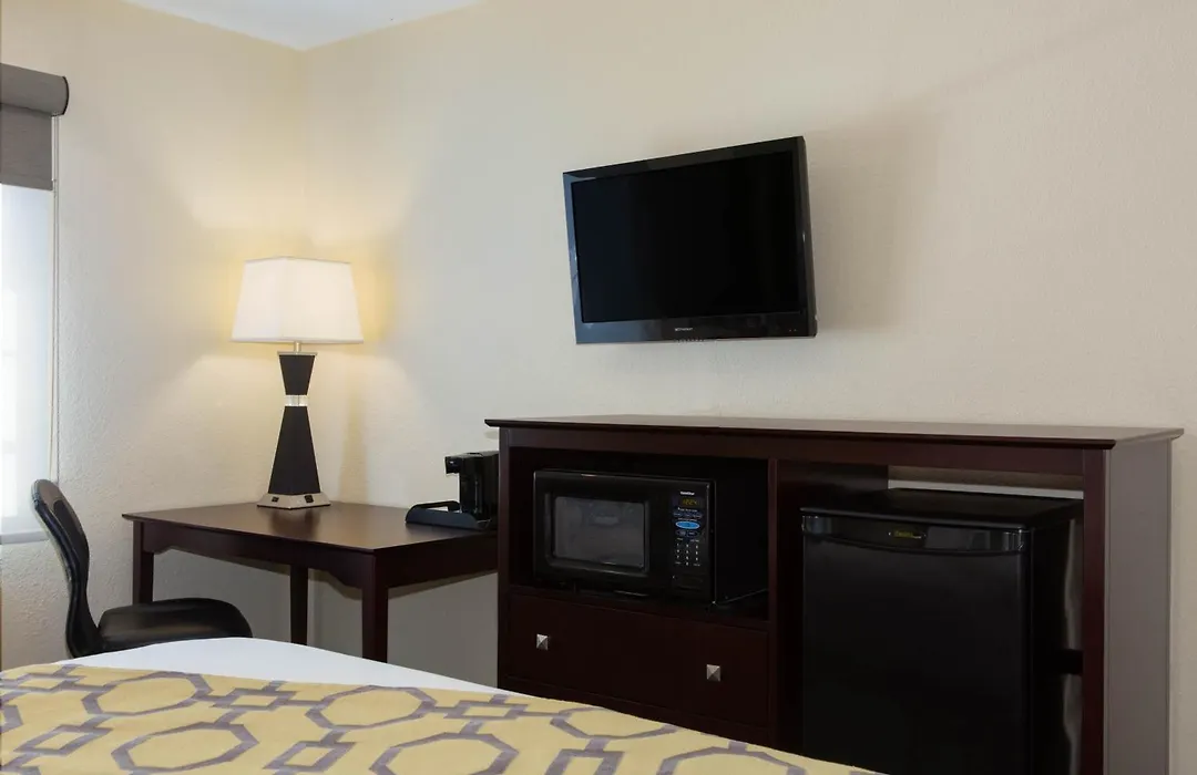 Baymont By Wyndham Jefferson City-1