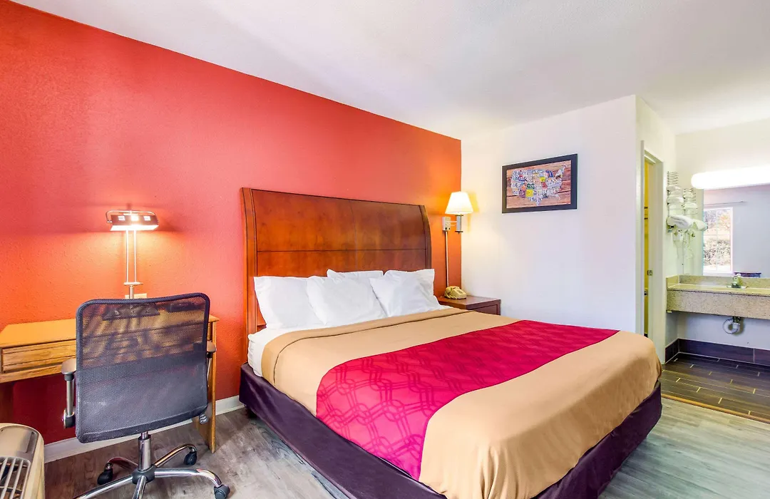 Econo Lodge-1