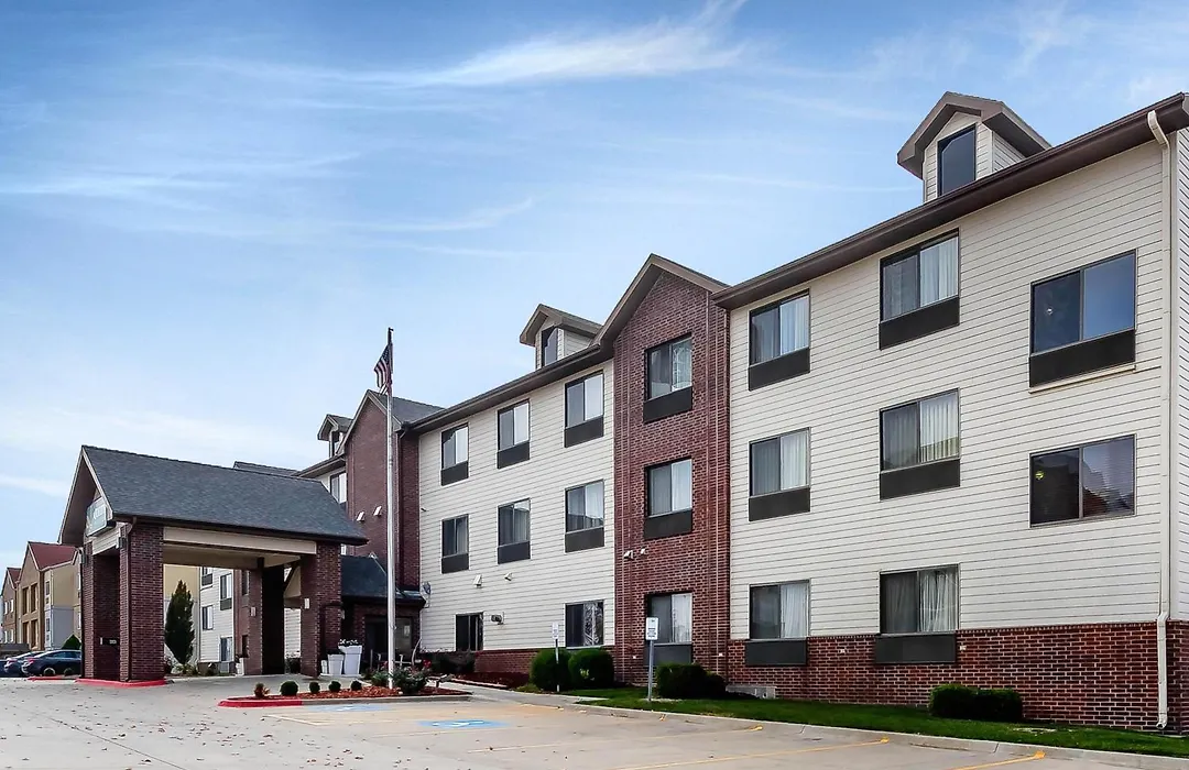 Comfort Inn & Suites Emporia-1