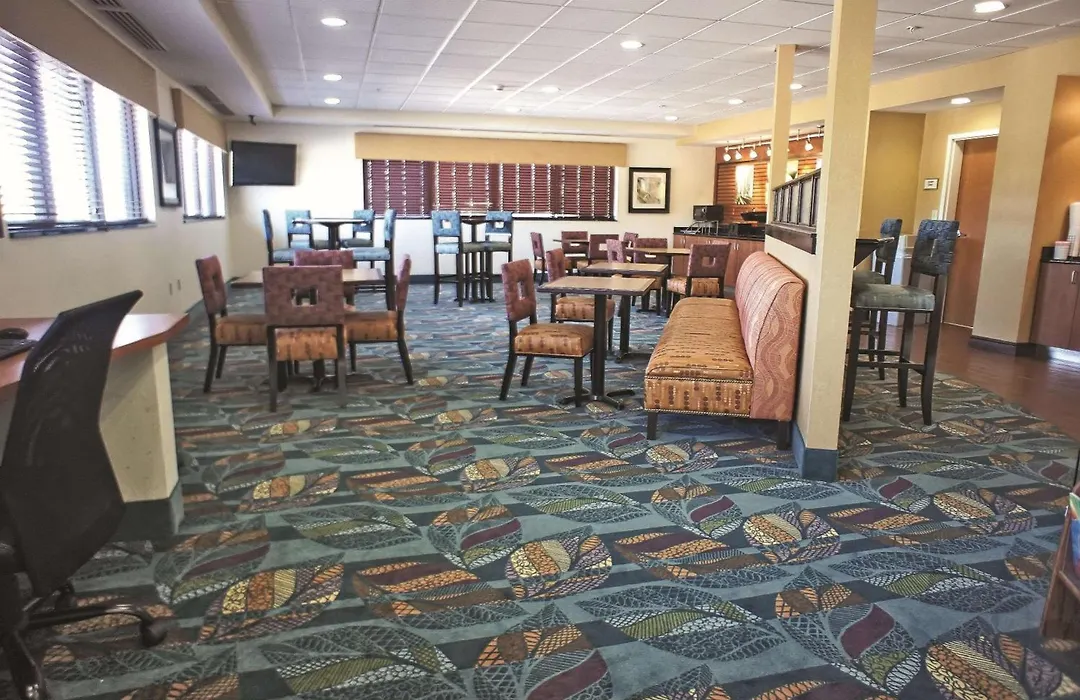 La Quinta By Wyndham Edmond-1