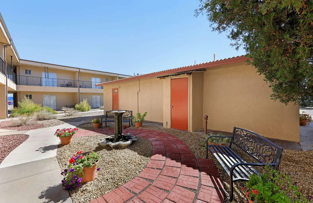 Econo Lodge Inn & Suites Socorro-1