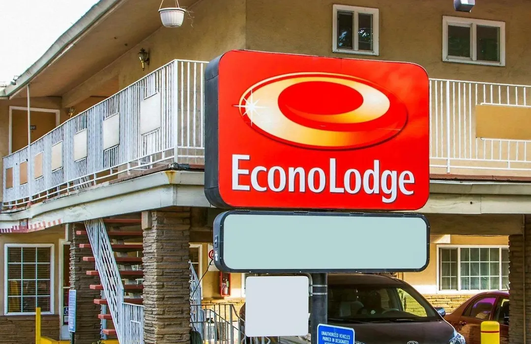 Econo Lodge Sacramento Convention Center-1