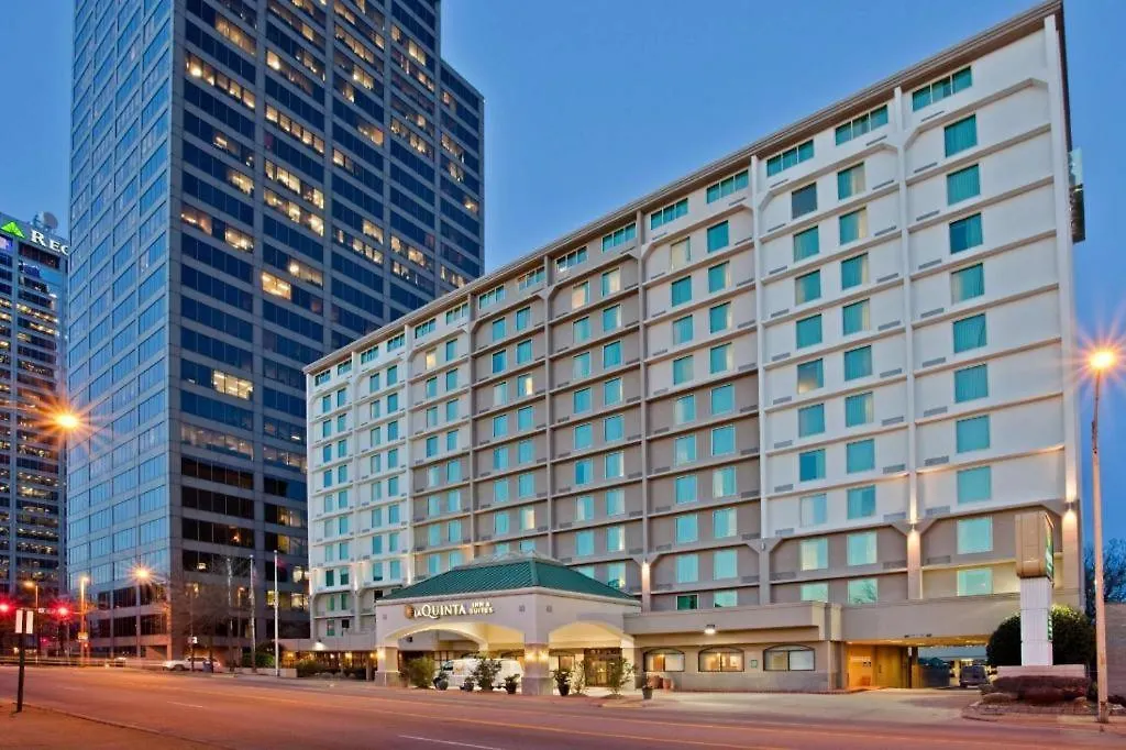 La Quinta Inn & Suites By Wyndham Downtown Conference Center-1
