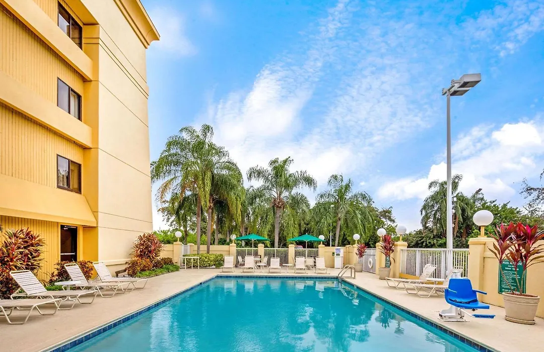 La Quinta By Wyndham Miami Airport East-1