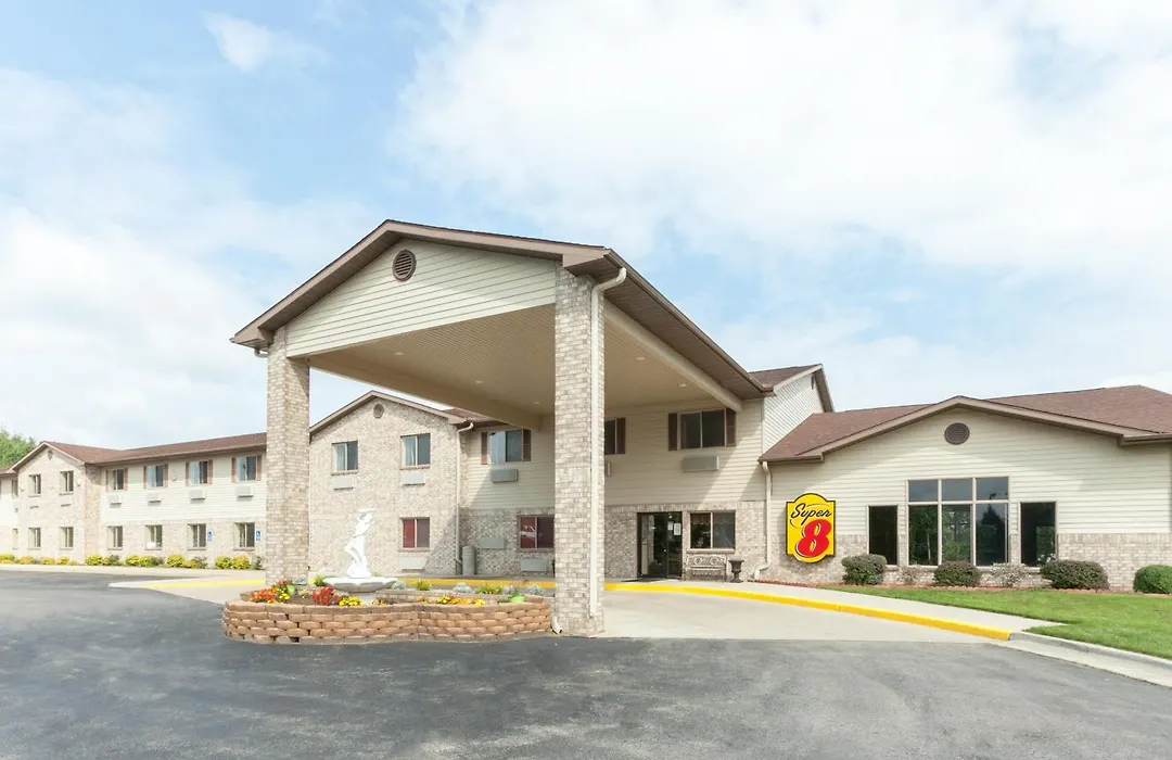 Super 8 By Wyndham Big Rapids-1