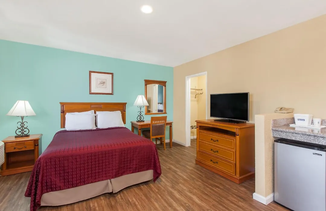 Travelodge By Wyndham San Diego Seaworld-1