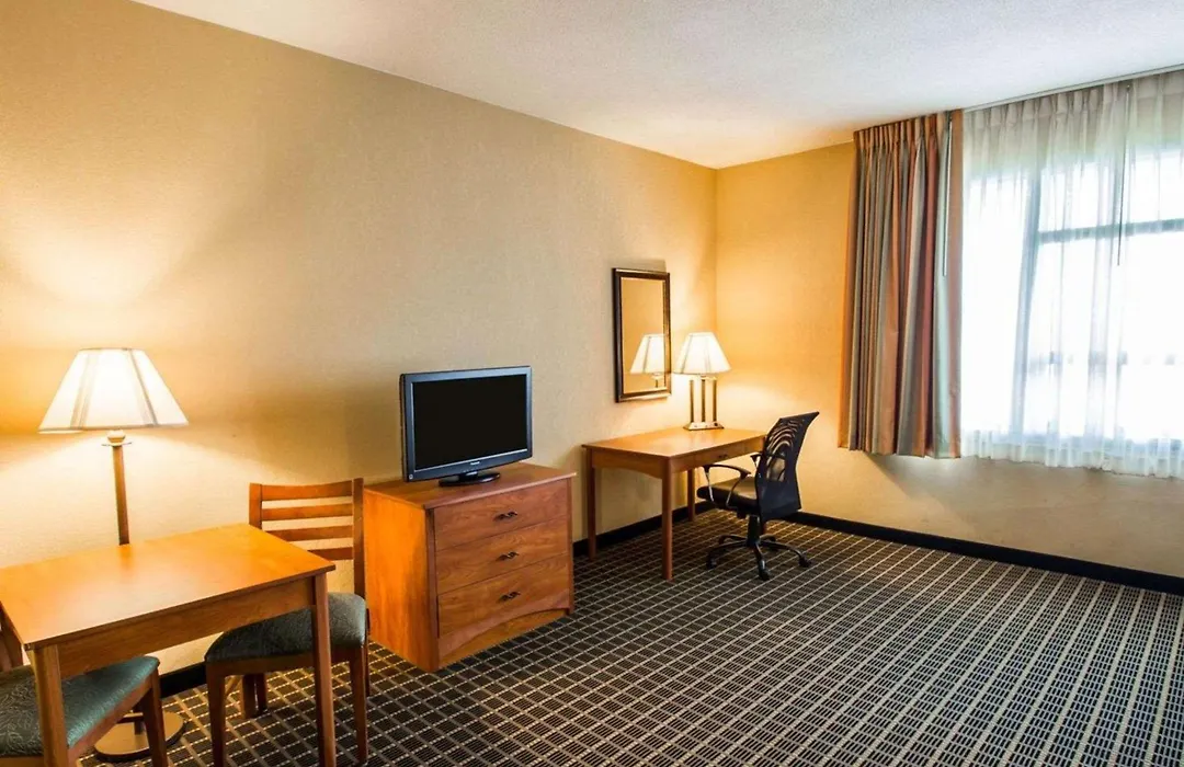 Clarion Inn & Suites Miami International Airport-1