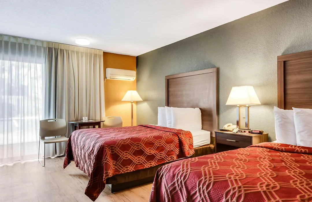 Econo Lodge Busch Gardens Tampa-1