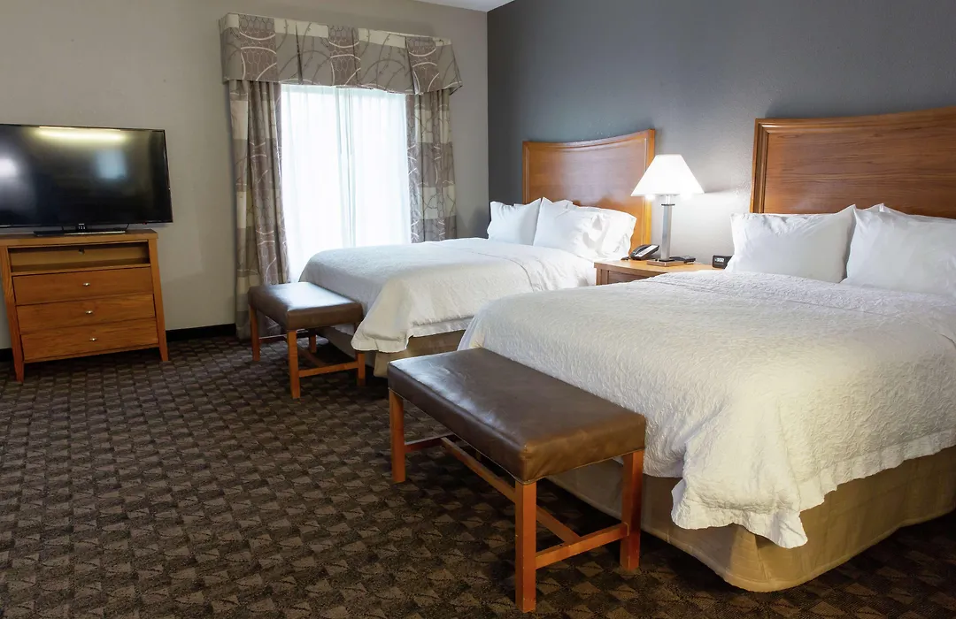 Hampton Inn & Suites Chesapeake-Square Mall-1