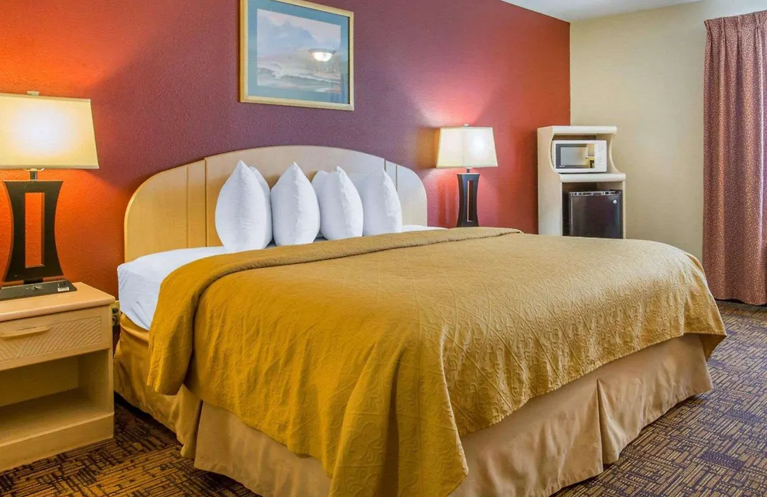 Quality Inn & Suites Weed-1