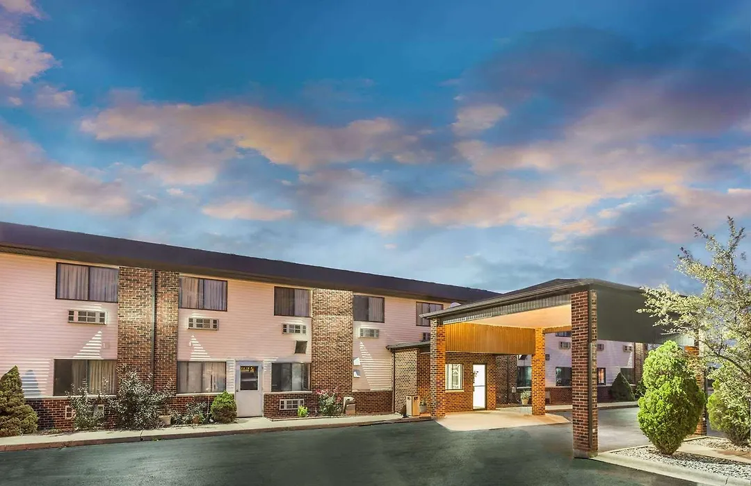 Super 8 By Wyndham Bourbonnais/Kankakee Area-1