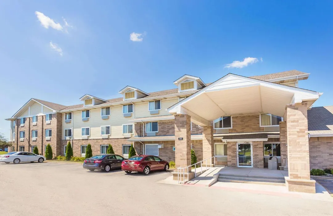 Super 8 By Wyndham Joliet I-55 N/Chicago-1