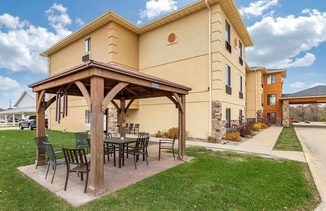 Comfort Inn & Suites Cedar Rapids North - Collins Road-1